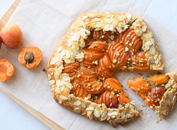 גאלט משמשים עם קרם פיסטוקים ושקדים