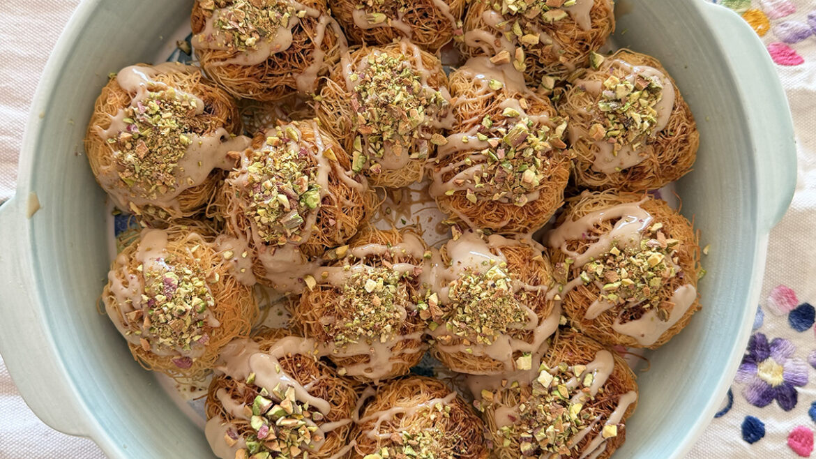 כדורי קדאיף מבילוי בשר וערמונים ברוטב טחינה